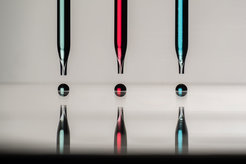 Die von Scienion patentierte Technologie sciDROP PICO ist eine berührungslose Dosiertechnologie, die die Abgabe einer flüssigen Probe von 10 bis 800 Picolitern pro Tropfen ermöglicht.